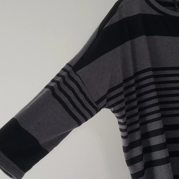 IC by Connie K Blouse Top Women Medium Jersey Knit Gray Black Red Zipper Casual - Picture 8 of 10